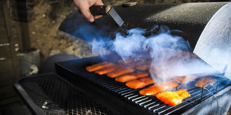 Geräucherter Lachs auf dem Smoker