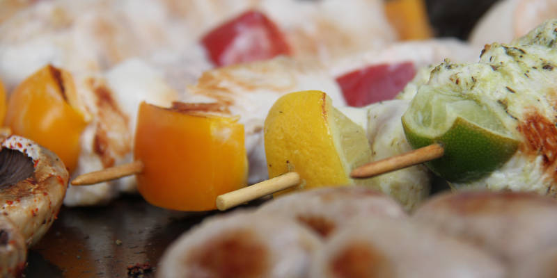 Grillen auf einer Plancha Platte zum Nachrüsten für den Grill